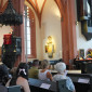 Regionalbisch&ouml;fin Berthild Sachs h&auml;lt die Predigt auf der Kanzel der Stadtkirche.