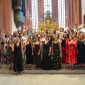 Gruppenfoto der neuen Religionslehrkr&auml;fte mit Winken