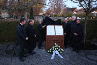 Enthüllung Gedenkort Stadtfriedhof